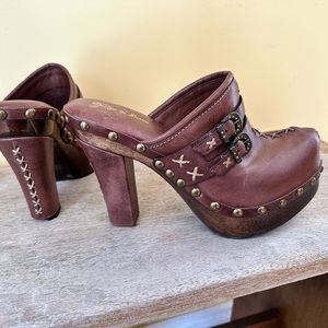 Beautiful, hobo good quality brown, leather, platform heel, studded clog